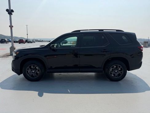 Certified 2025 Honda Pilot TrailSport image 10