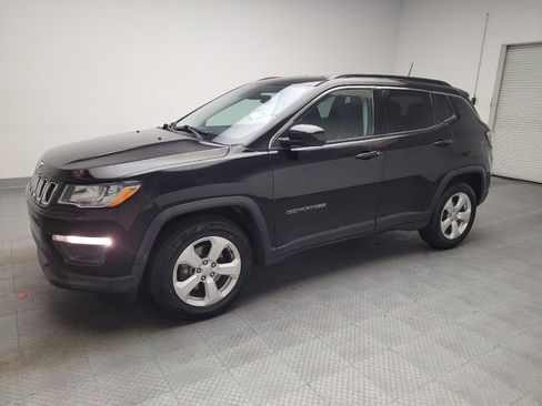 Used 2018 Jeep Compass Latitude w/ Popular Equipment Group FWD image 2