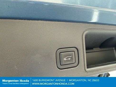 Used 2024 GMC Terrain SLT AWD/4WD image 28