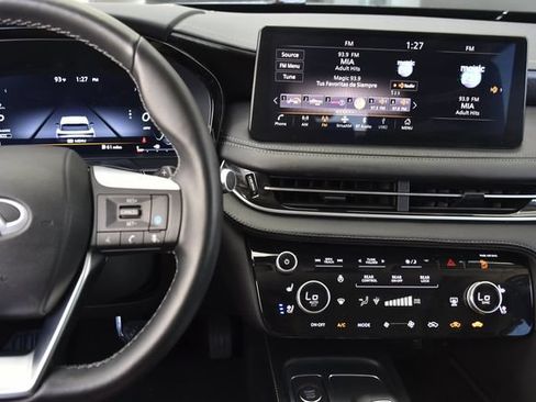 Used 2025 INFINITI QX60 Sensory w/ Vision Package AWD/4WD image 11