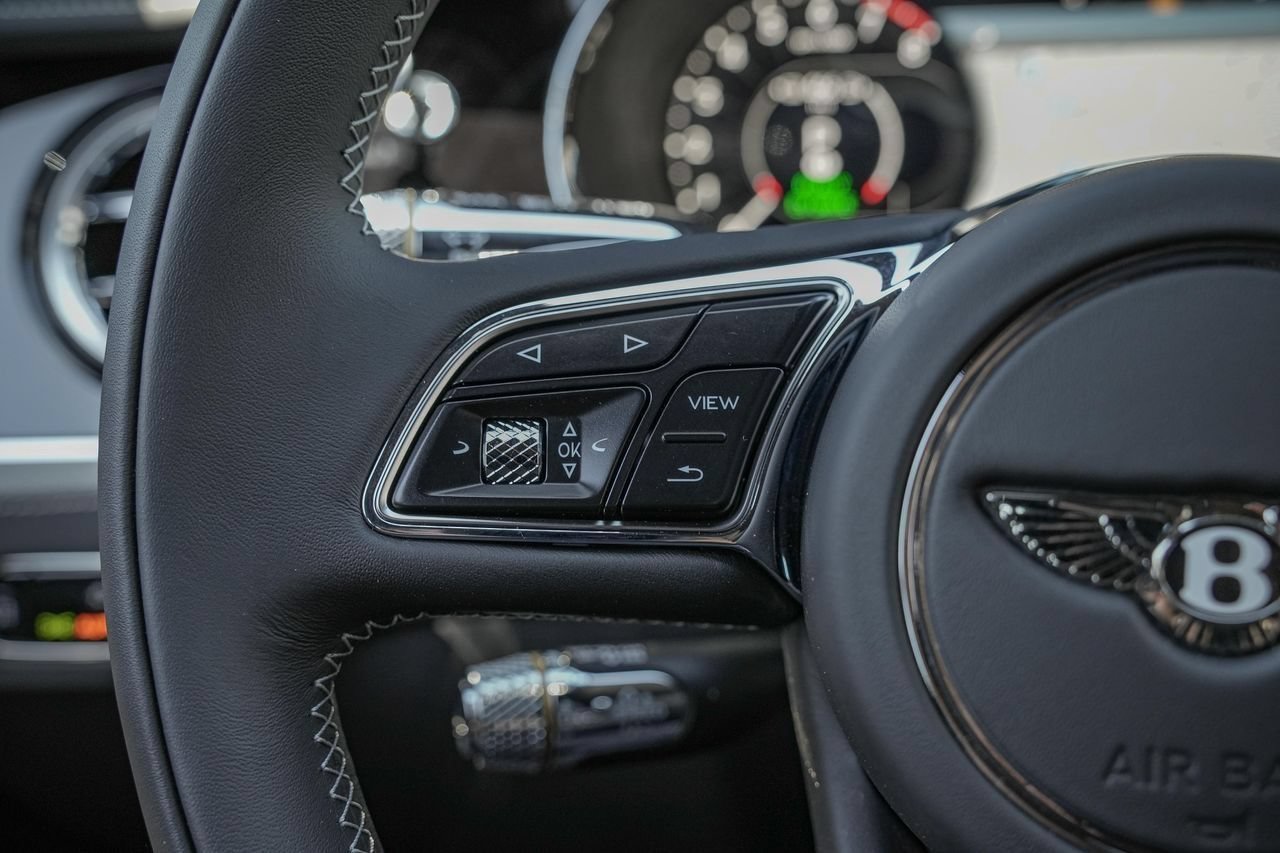 Certified 2025 Bentley Flying Spur Plug-In Hybrid AWD/4WD image 28
