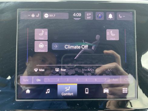 Used 2025 Jeep Grand Cherokee Altitude AWD/4WD image 21