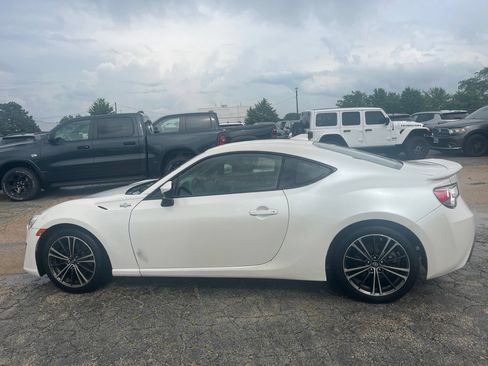Used 2015 Scion FR-S RWD image 9