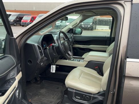 Used 2018 Ford Expedition Platinum image 4