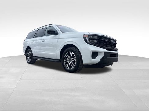 Used 2025 Ford Expedition Active image 9