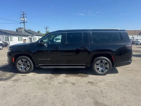 Used 2024 Jeep Wagoneer L Series II w/ Flexible Seating Group RWD image 8