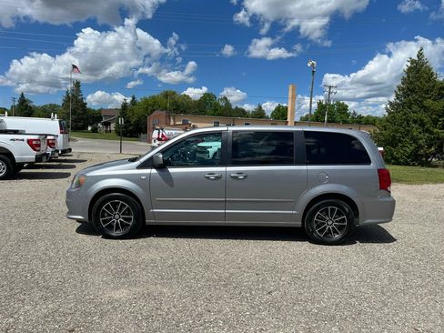Used 2014 Dodge Grand Caravan SE FWD image 2