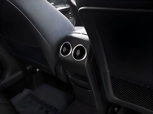 Used 2025 Mercedes-Benz GLA 250 4MATIC image 26