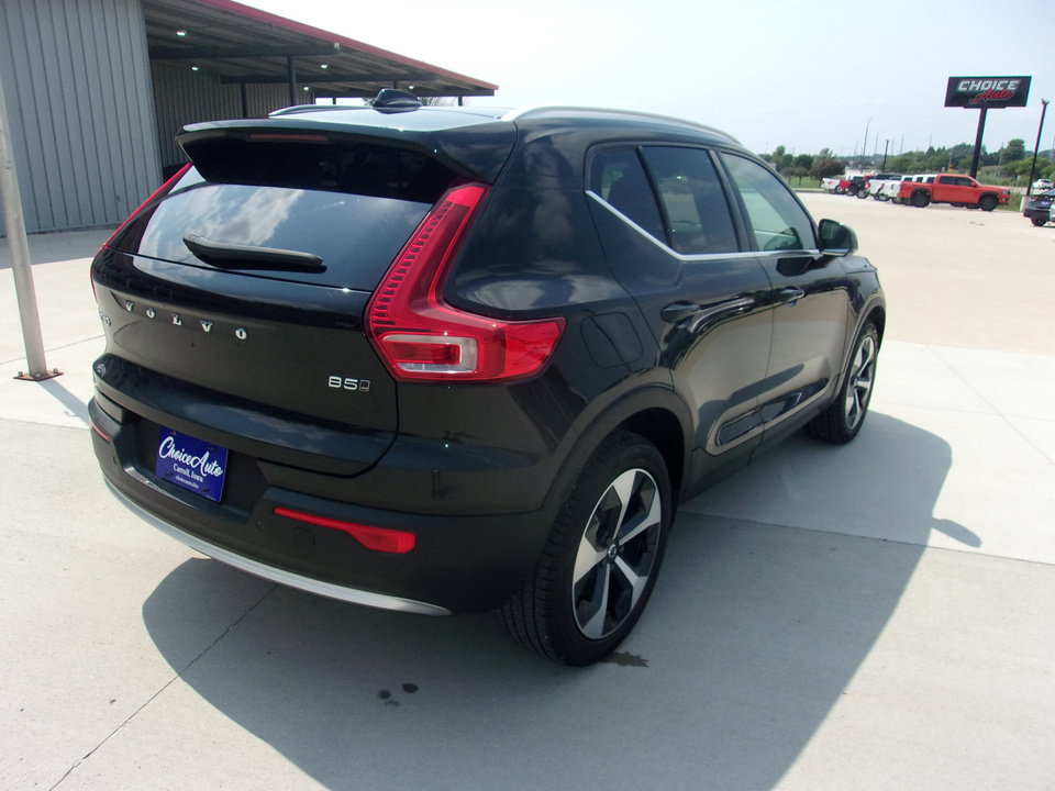 Used 2024 Volvo XC40 B5 Plus AWD/4WD image 3
