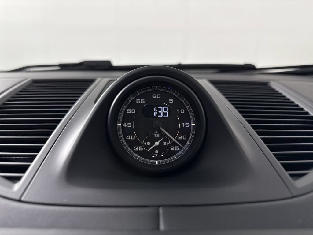 Certified 2026 Porsche Macan AWD/4WD image 30