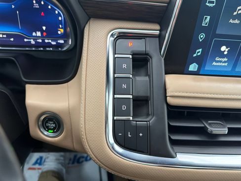 Used 2022 Chevrolet Suburban Premier AWD/4WD image 16