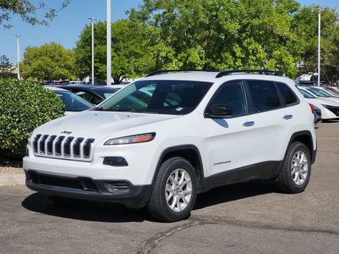 Used 2017 Jeep Cherokee Sport w/ Trailer Tow Group AWD/4WD image 2