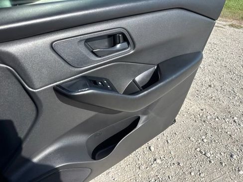Used 2024 Nissan Rogue S AWD/4WD image 15
