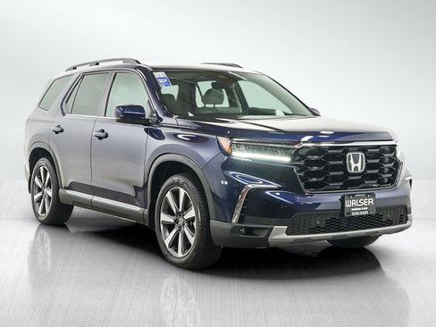 Used 2025 Honda Pilot Touring image 7