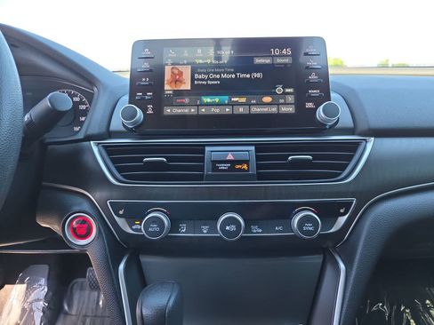 Used 2018 Honda Accord EX image 24