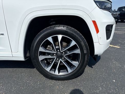 Used 2023 Jeep Grand Cherokee L Overland RWD image 10