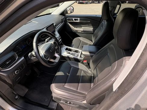 Used 2023 Ford Explorer XLT w/ Equipment Group 202A AWD/4WD image 27