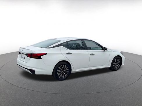 Used 2025 Nissan Altima 2.5 SV image 14