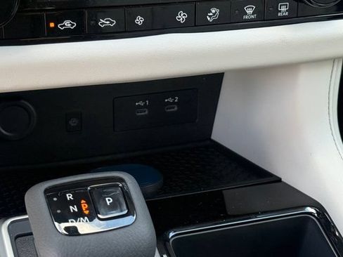New 2026 Nissan Pathfinder SL w/ SL Premium Package (P04) FWD image 17
