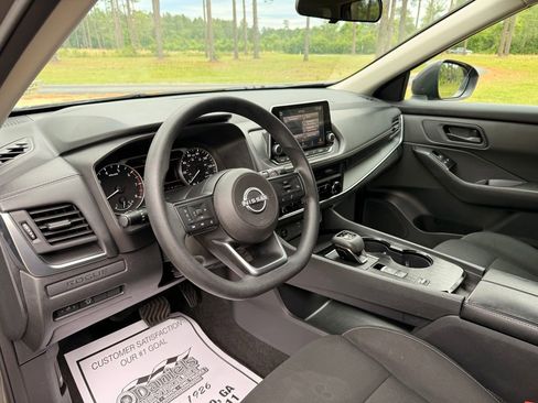 Used 2024 Nissan Rogue S FWD image 13