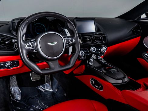 Used 2021 Aston Martin V8 Vantage Convertible image 2