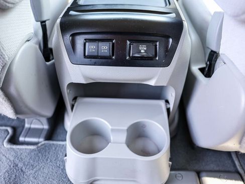 Used 2020 Toyota Sienna LE w/ Carpet Mat Package FWD image 6