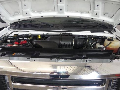 Used 2018 Ford E-350 and Econoline 350 Super Duty image 11