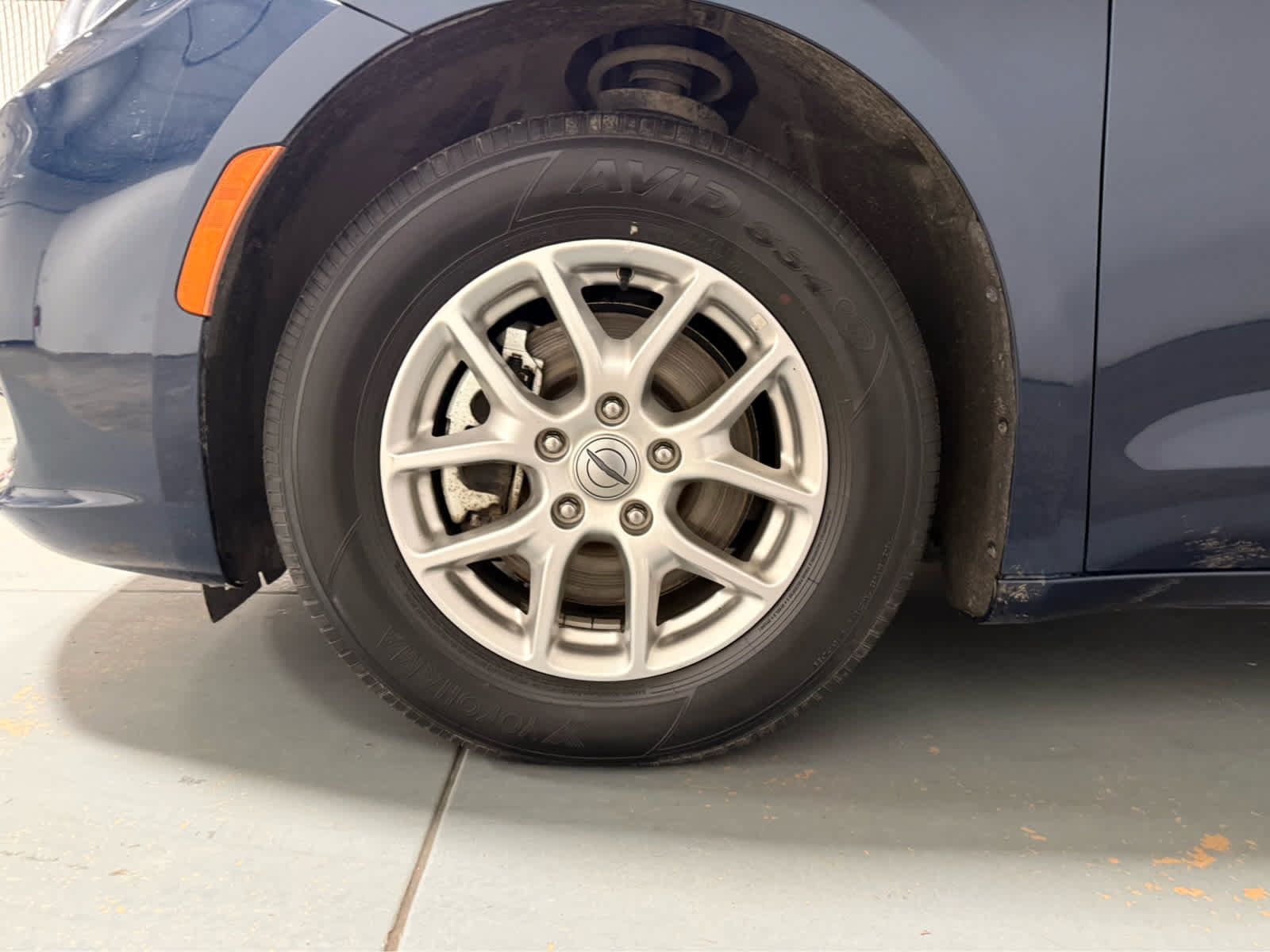 Used 2023 Chrysler Pacifica Touring-L FWD image 11