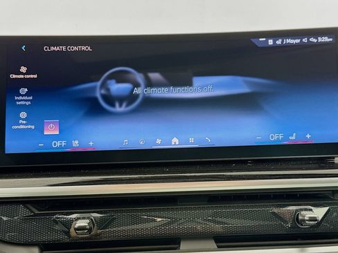 New 2026 BMW X5 xDrive40i w/ M Sport Package image 16