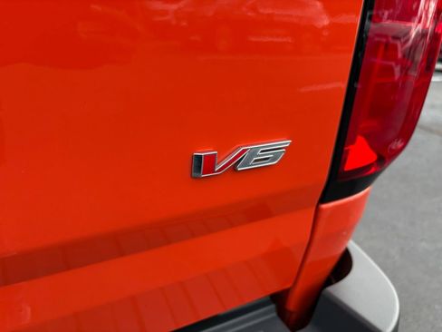 Used 2022 Chevrolet Colorado Z71 w/ Safety Package image 11