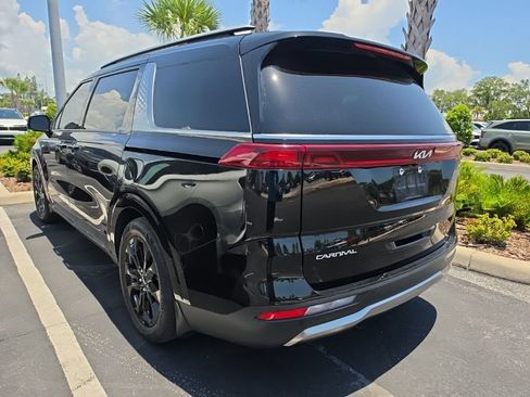 Certified 2023 Kia Carnival SX FWD image 11