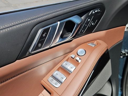 Certified 2025 BMW X7 xDrive40i image 12