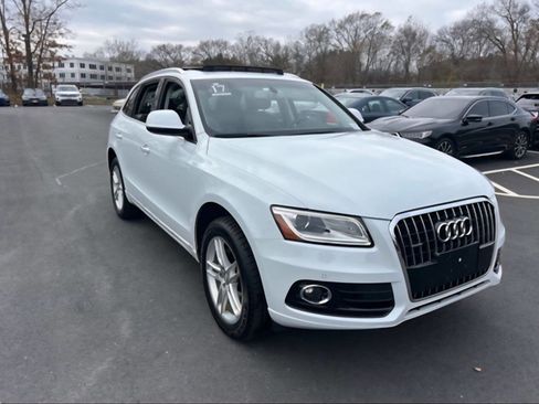 Used 2017 Audi Q5 2.0T Premium Plus w/ Technology Package image 4