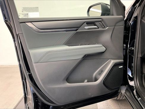 New 2026 GMC Acadia AT4 w/ LPO, Floor Liner Package AWD/4WD image 12