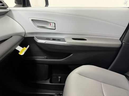 New 2026 Toyota Sienna XLE image 23