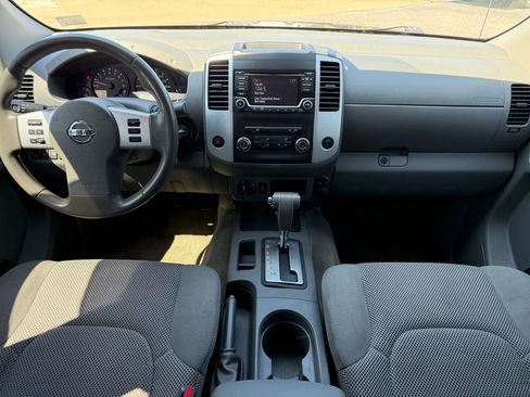 Used 2017 Nissan Frontier SV image 12