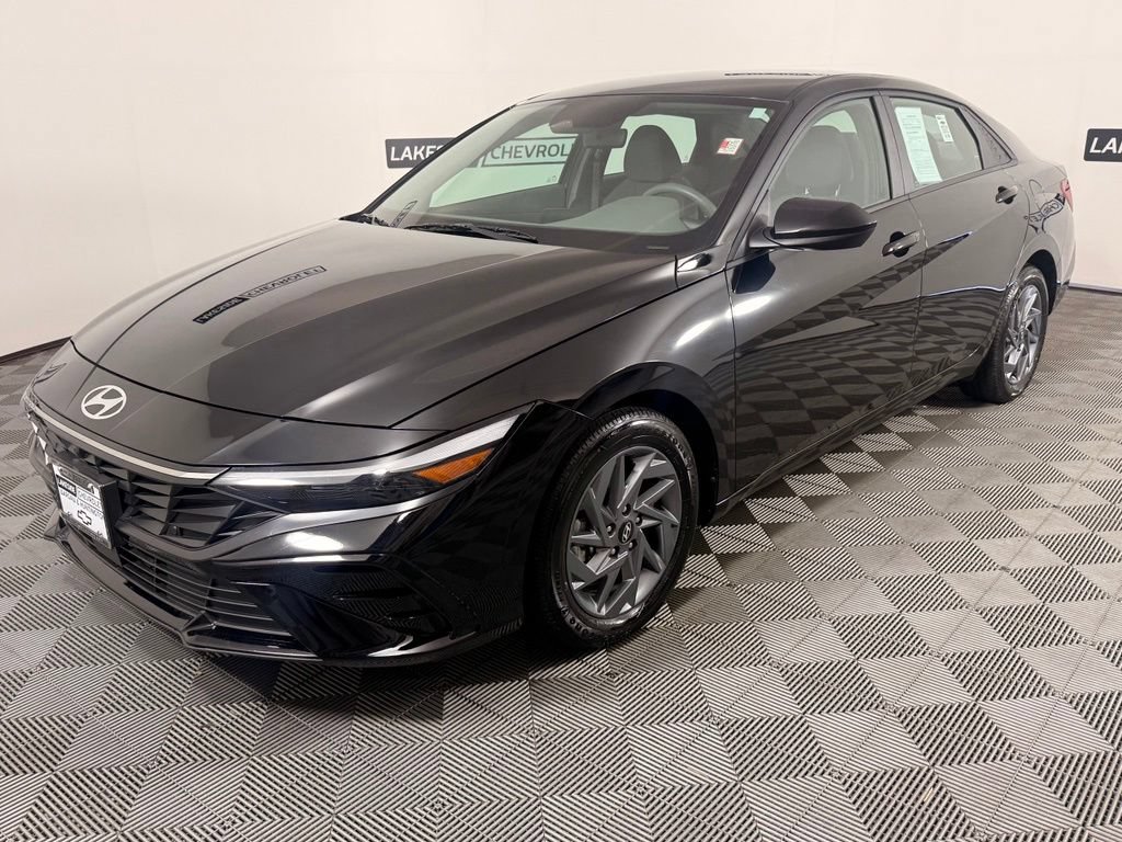 Used 2024 Hyundai Elantra SEL FWD image 2