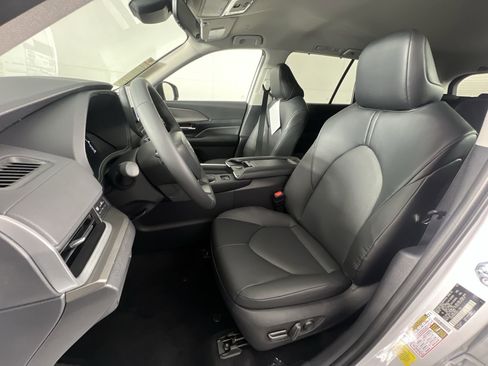 New 2024 Toyota Grand Highlander XLE image 15