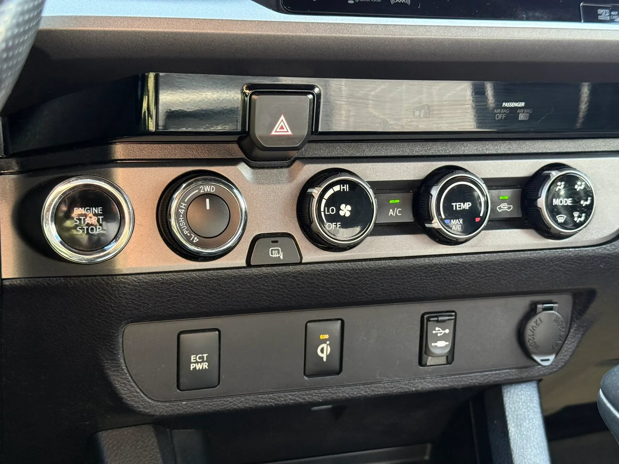 Used 2016 Toyota Tacoma TRD Sport w/ Towing Package AWD/4WD image 14