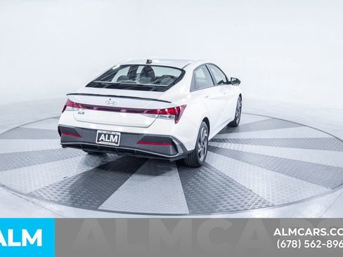 Used 2025 Hyundai Elantra Sport image 9