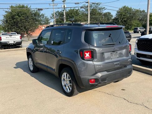 Used 2022 Jeep Renegade Latitude AWD/4WD image 8