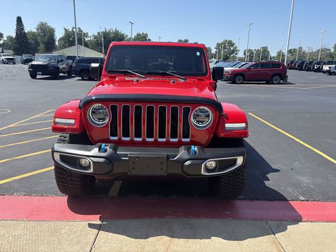 Used 2022 Jeep Wrangler Unlimited Sahara AWD/4WD image 2