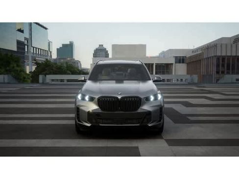 New 2026 BMW X5 xDrive40i w/ M Sport Package AWD/4WD image 3