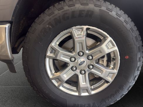 Used 2022 Ford F150 Lariat AWD/4WD image 9