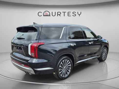 Certified 2024 Hyundai Palisade Calligraphy FWD image 5