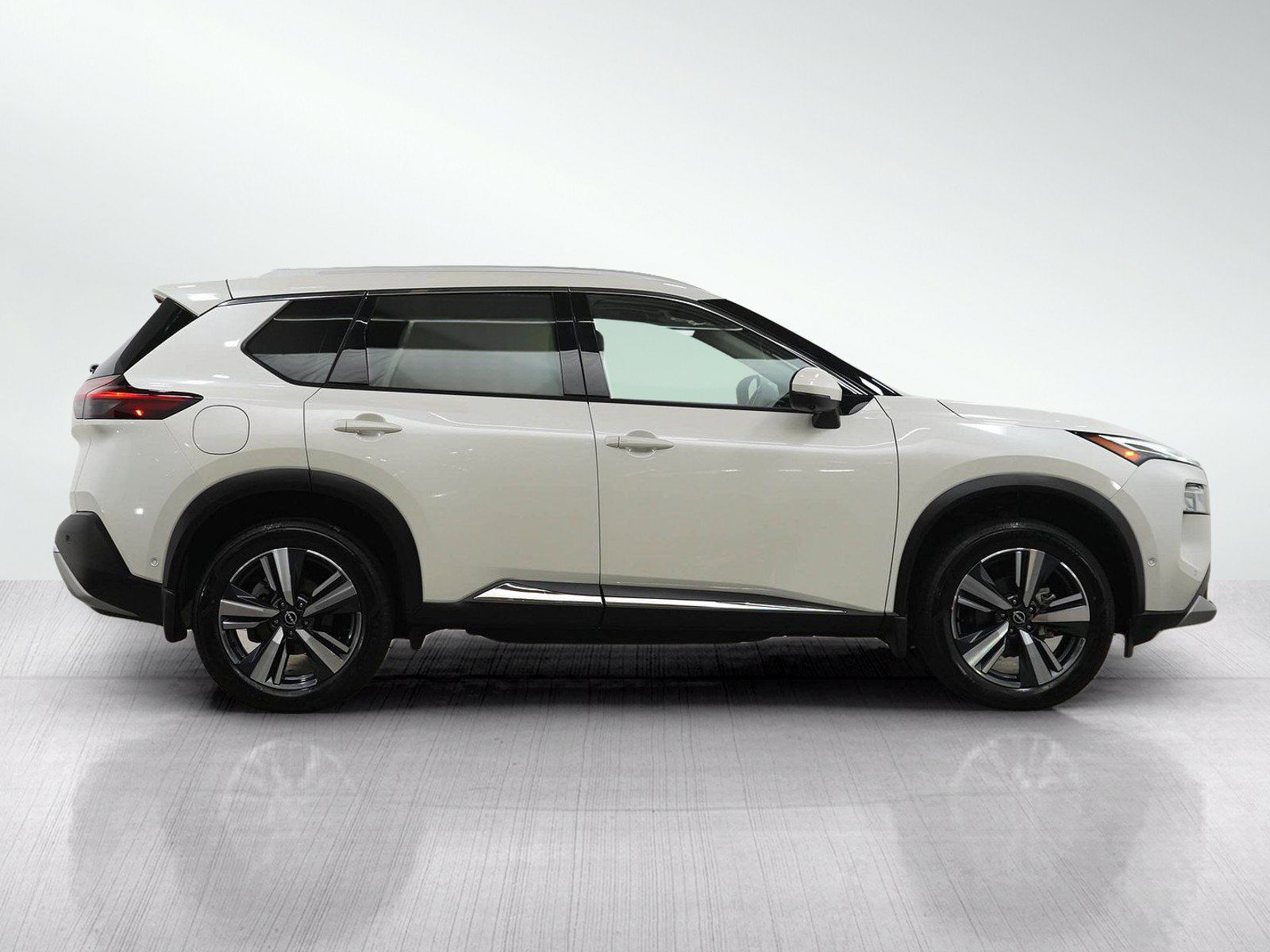 Used 2023 Nissan Rogue Platinum AWD/4WD image 6