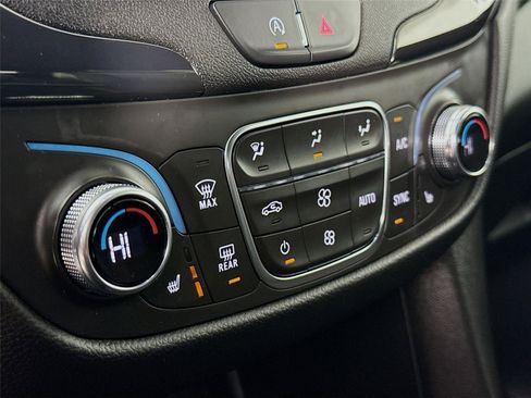 Used 2023 Chevrolet Equinox RS image 16