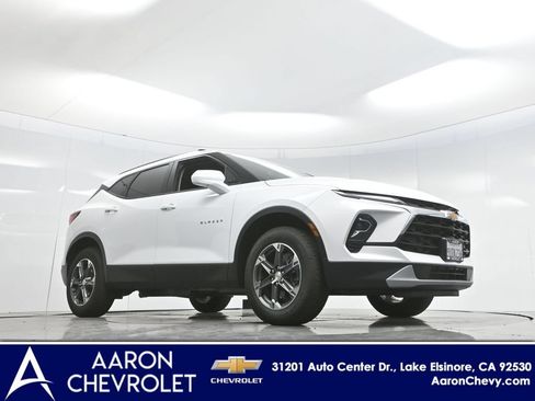 New 2025 Chevrolet Blazer LT w/ Convenience Package FWD image 2