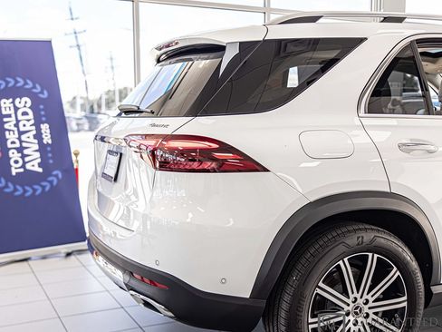 Used 2025 Mercedes-Benz GLE 450e 4MATIC w/ Driver Assistance Package image 16