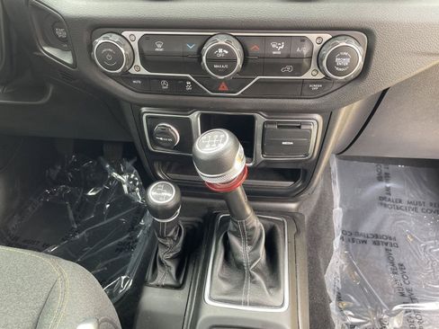 Used 2024 Jeep Wrangler Sport AWD/4WD image 4